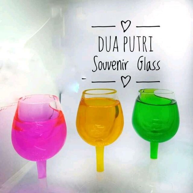 Trademark DUA PUTRI SOUVENIR GLASS + LOGO