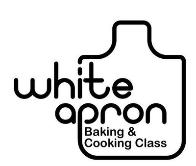 Trademark white apron + Logo