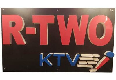 Trademark R-TWO KTV + Lukisan